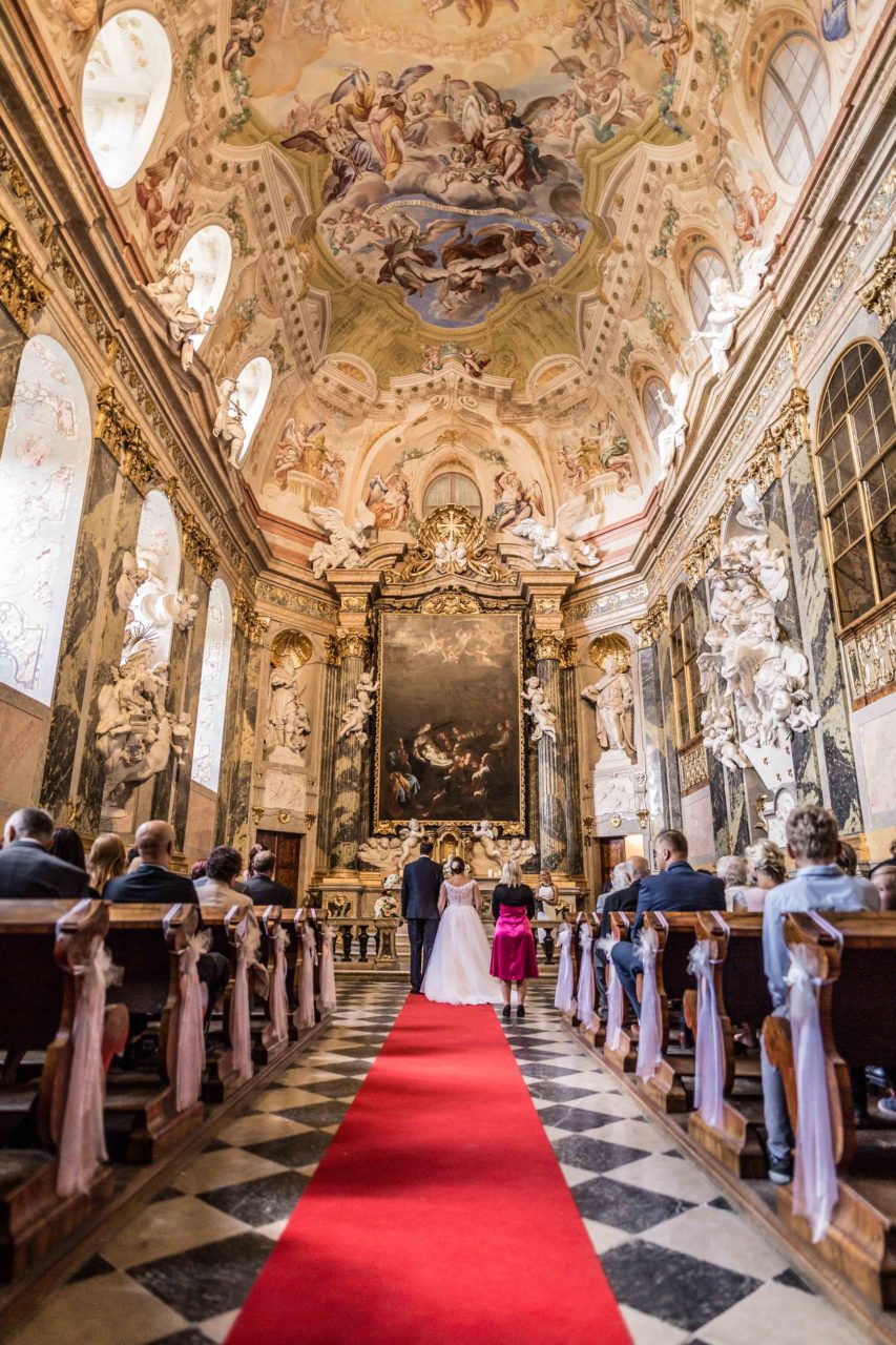 Svatebni fotograf Lednice Valtice Mikulov - Zamecka kaple Valtice - Penzion - zamecek La Veneria Valtice - svatebni foto-4070