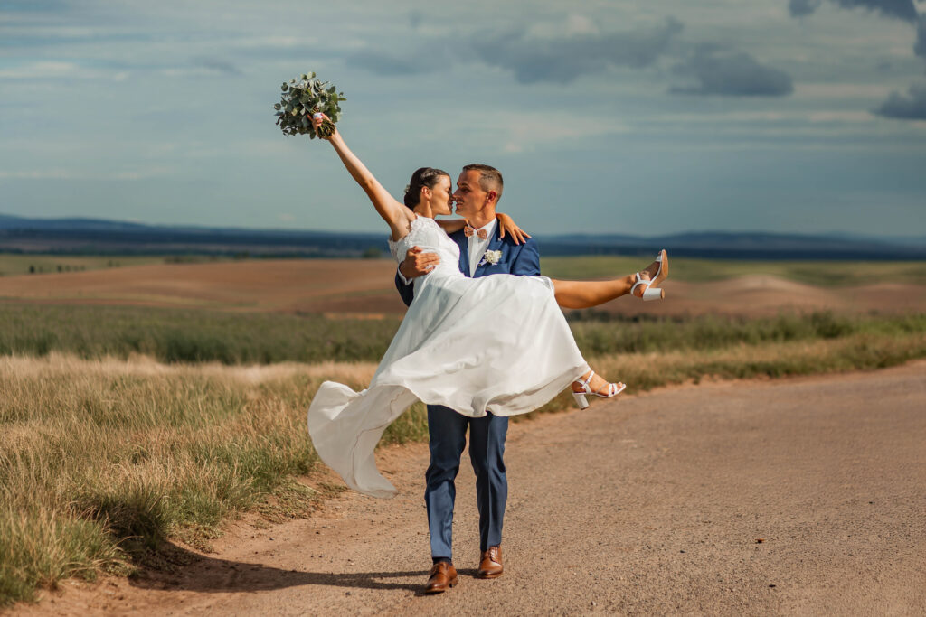 Svatebni-foto svatebni fotografka Morava, Svatoborice-Mistrin, Kyjov, Sardice, Rozhledna u sudu-2