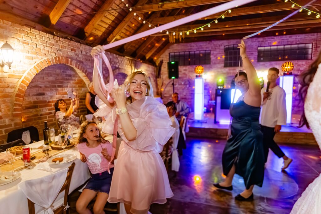 Svatba-Lanzhot-svatebni-fotografka-U-Bartosu_Lanzhot-Breclav-svatba-ve-stodole-svatebni-foto-kyjov-3-35